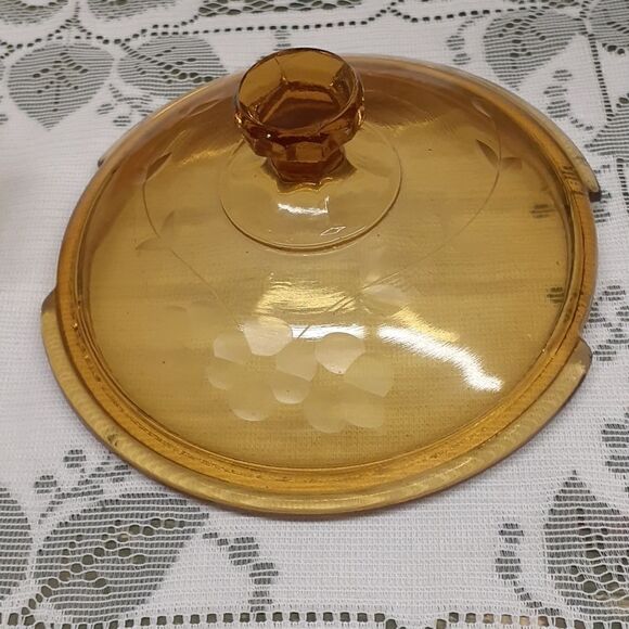 vintage jeanette candy dish amber glass with etched grape vine on lid. - Picture 3 of 9